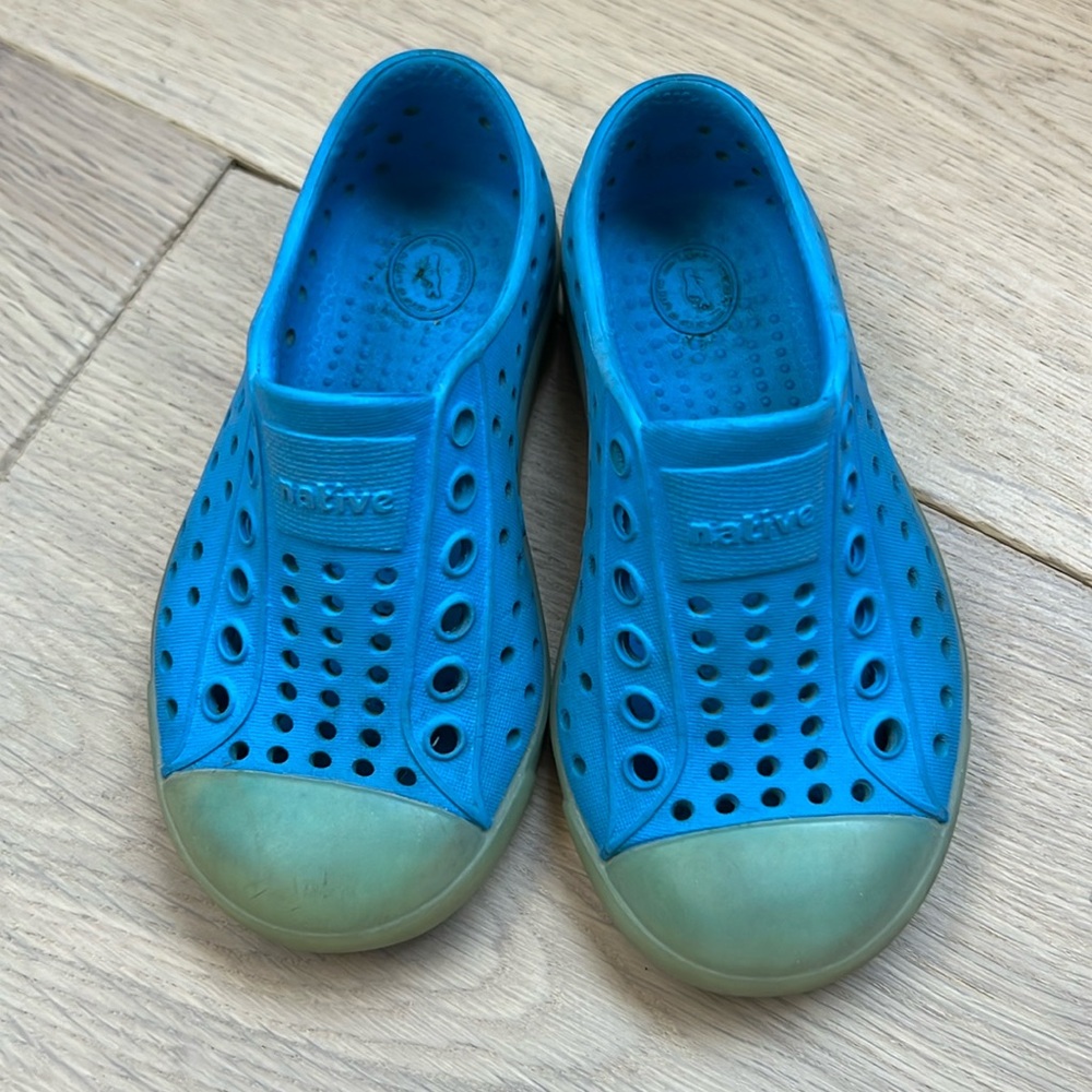 Native shoes, size 6